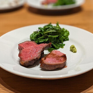 您可以选择肉菜和面食。总共可以享受的主厨搭配套餐