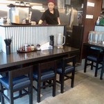 つけ麺屋 おやじ - 変則的カウンター