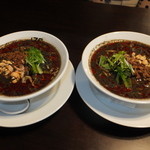 黒胡麻担々麺　痺れる　８５０円　２人分　【　２０１３年１０月　】