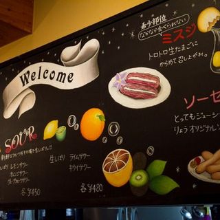 ★オシャレなチョークアートが飾られた店内。★