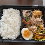 Vivo - 豚肉と野菜の塩麹炒め、品数も色どりも最高、屋根(^^)v