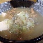 とん八 - もつ煮込み 380円(税込)(2023年10月18日撮影)