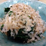 とん八 - ちぢみほうれん草のおひたし 380円(税込)(2023年10月18日撮影)