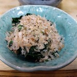 とん八 - ちぢみほうれん草のおひたし 380円(税込)(2023年10月18日撮影)