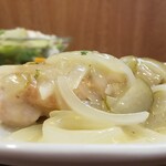 キッチン ブルー グローブ - チキンソテーは、そこそこの厚さ