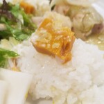 キッチン ブルー グローブ - ご飯に柔らかテリーヌを乗せます