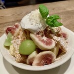 シェ クープル - シャインマスカットとイチジクのパフェ