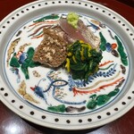 Isoda - 春菊の和え物　利休麩の胡麻和え　千葉カマスの炙り