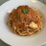 Pasta e Vino Kei - スモークモッツァレラチーズとトマトのパスタ