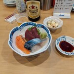 大衆酒場 富士山 - 刺身三点盛り…‥〆さばが旨い‼️