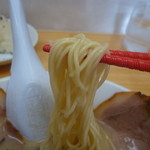 金田家 本店 - 麺は細麺ストレート♪