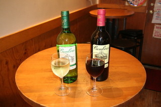 Izara - ハウスワイン　グラス￥４００　ボトル￥２２００ フランスのおいしいワインをハウスワインとして提供させて頂いてます。