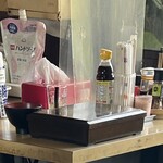 おばちゃん食堂 - 他のお客さんのおばちゃん弁当盗撮（笑）
            かなりのお得感でした