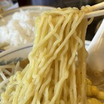 彩華飯店 - 中太の加水高めの麺