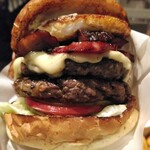 THE BURGER STAND FELLOWS - 口を大きく開けていただきます