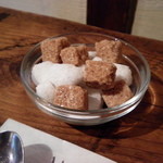 スパイスカフェ - 卓上の角砂糖