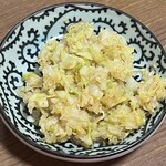 今池呑助飯店 - 23.つけもの（ピリ辛白菜）350円