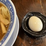 さぶろう - 味玉は別皿で提供されます。