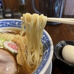 さぶろう - 麺は細麺。この極旨スープにぴったりの麺