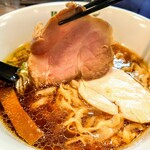 麺．SUZUKi - 醤油ラーメン　980円