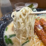 屋台ラーメン とんこつ貴生 - 麺