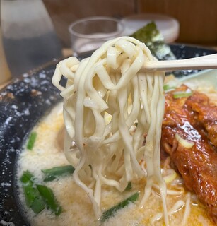 屋台ラーメン とんこつ貴生 - 麺