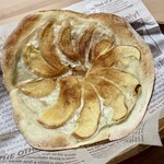 DONQ - りんごとシナモンのフラムクーヘン ¥300+税