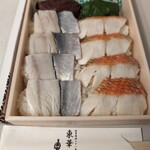 東華軒 コンコース売店 - 炙り金目鯛と小鯵押寿司