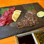 Sousaku Izakaya Taketta - 馬刺し　レバー　　1,600円
                      　　　　赤身　　　1,300円