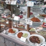 食品サンプルも昭和的食堂にはデフォルトですね、、、