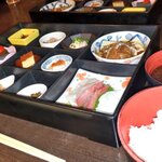 隠れ房 - 11品目のおばんざい御膳（限定10食）