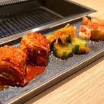 焼肉とWINE TORAYOSHI - キムチ盛り合わせ