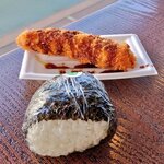 里美食堂 - 鮭おにぎりと優駿さんのとりチーズ