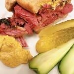 KATZ'S DELICATESSEN - 