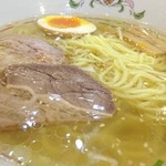 餃子の王将 - 牛骨塩ラーメン390円。さっぱり味。フェア中で安い。