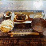 Tedukuri Shoku No Mise Shimoda - 五分づきご飯・スープ・
                      豚角煮・マッシュポテト・に、かぽすがたっぷり・・・
                      
                      
                      かぼす(｡-_-｡)いらーーーん