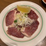 焼肉 鶯谷園 - カモ塩　880円