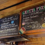 GROTTA PICCOLA  - カウンター上の黒板メニュー