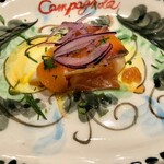 イタリア料理 カンパニョーラ - 三陸のサーモンのマリネ〜燻製ゆで卵と紫玉葱とセロリを添えて〜