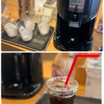 Pankoubou Bonshushu - ありがたい、コーヒー無料♡(*´ω｀*)
                      
                      ロックアイスの入った透明のプラカップに
                      セルフでコーヒーを注ぎます。
                      ミルクやシロップも用意してあって嬉しいサービスですね♪
