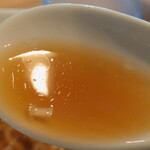 Tokyo Bay Fisherman's Noodle - ”スープ”はチョット濃い目の醤油色、綺麗に澄んでいます。