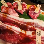 Yakinikuhorumommaruyoshiseinikuten - 国産牛人気盛り（タレ）