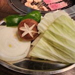 Yakinikuhorumommaruyoshiseinikuten - 焼き野菜盛合せ