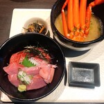 わらべ菜魚洞 - マグロとハマチの二食丼　かに汁