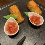 ワカヌイ グリル ダイニング バー 東京 - サーモンの燻製　サルサソース
