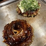 Okonomiyaki Kiji - スジ焼き1705円(ネギ有の方)モダン焼き1705円