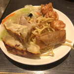 Honkon Chonron - 焼き餃子、揚げ焼売、揚げ春巻き、あんかけそば