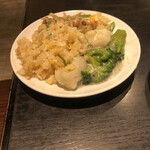 Honkon Chonron - 野菜のカニ肉あんかけ、挽肉ニラ炒め物、焼き飯