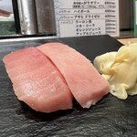 Sushi Uogashi Nihonichi - 中トロ2貫で280円