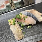 寿司 魚がし日本一 - 光物3貫　@450